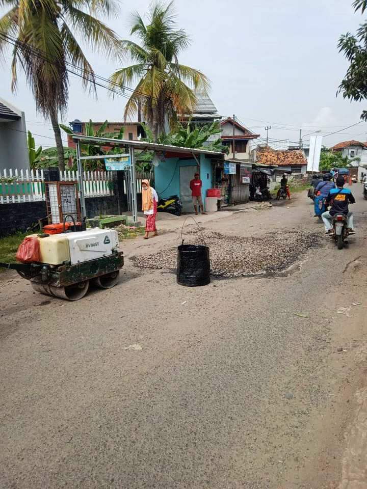 Perbaikan Darurat Jalan Provinsi di Pamanukan