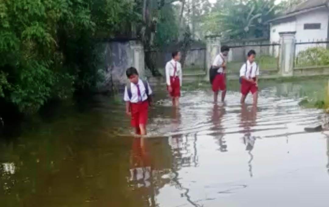 Belum Tersentuh Bantuan, Warga Mulai Terserang Penyakit Akibat Banjir di Pantura