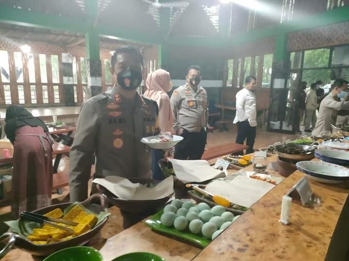 Rumah Makan Resto Sunda Kampung Budaya Sediakan Parasmanan dan Menu Unggulan