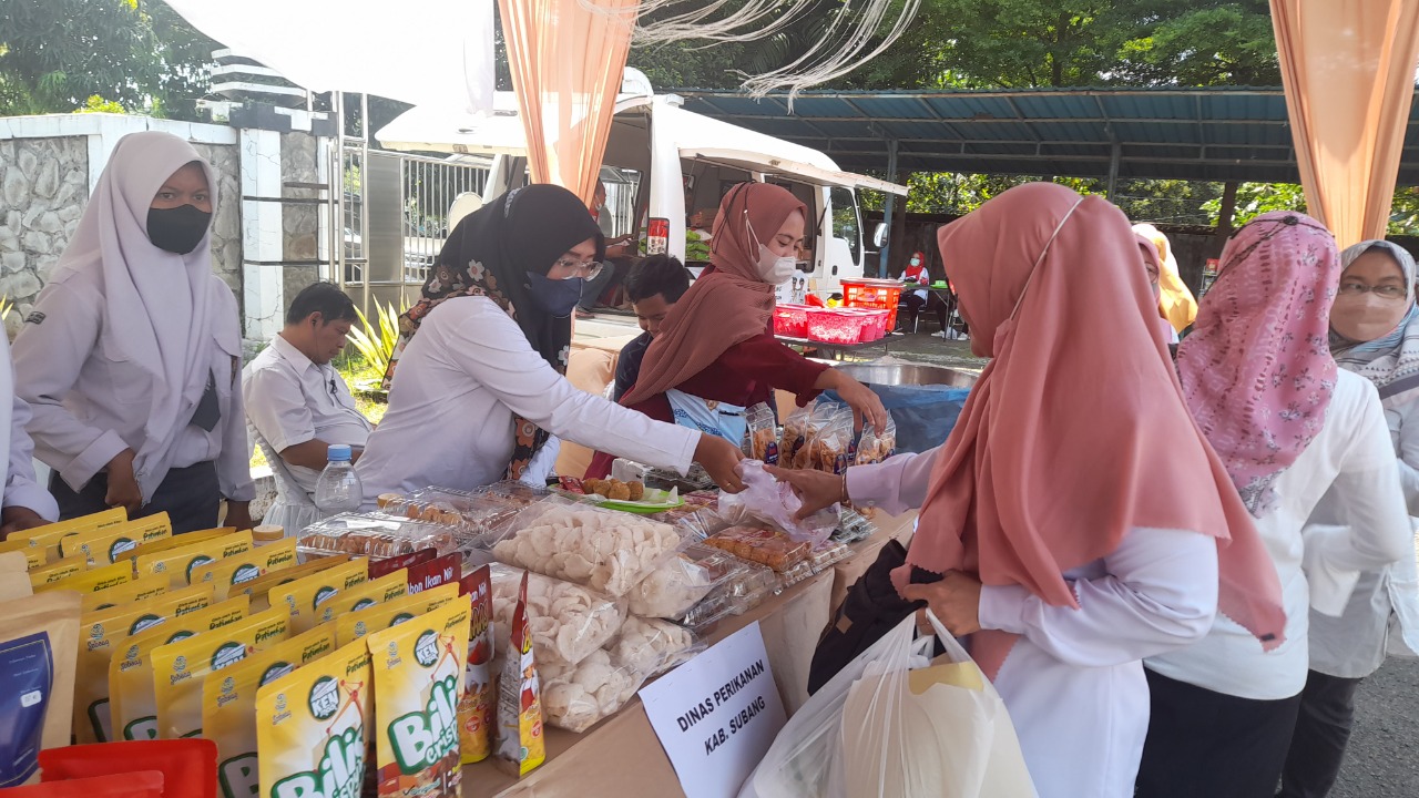Dibuka untuk Umum, Bazar Murah Stabilkan Harga Kebutuhan Pokok di Subang
