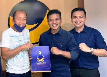 USUNG SAHRUL: Kenangan Sahrul Gunawan ketika bersama Ketua DPD Parta NasDem Saan Mustofa untuk mengusung maju dalam Pilkada Kabupaten Bandung 2019. JABAR EKSPRES