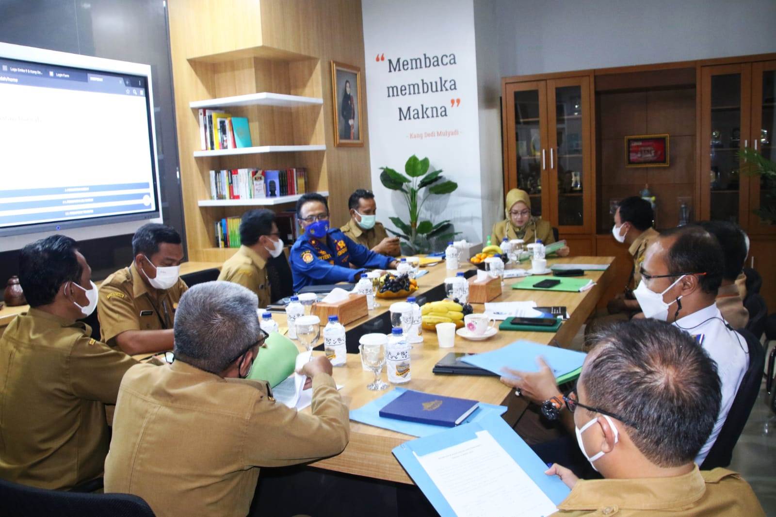 RAKOR: Para Kepala Perangkat Daerah mengikuti rapat koordinasi target pencapaian penadapatan di Kantor Bapenda, Senin (21/3). MALDI/PASUNDAN EKSPRES