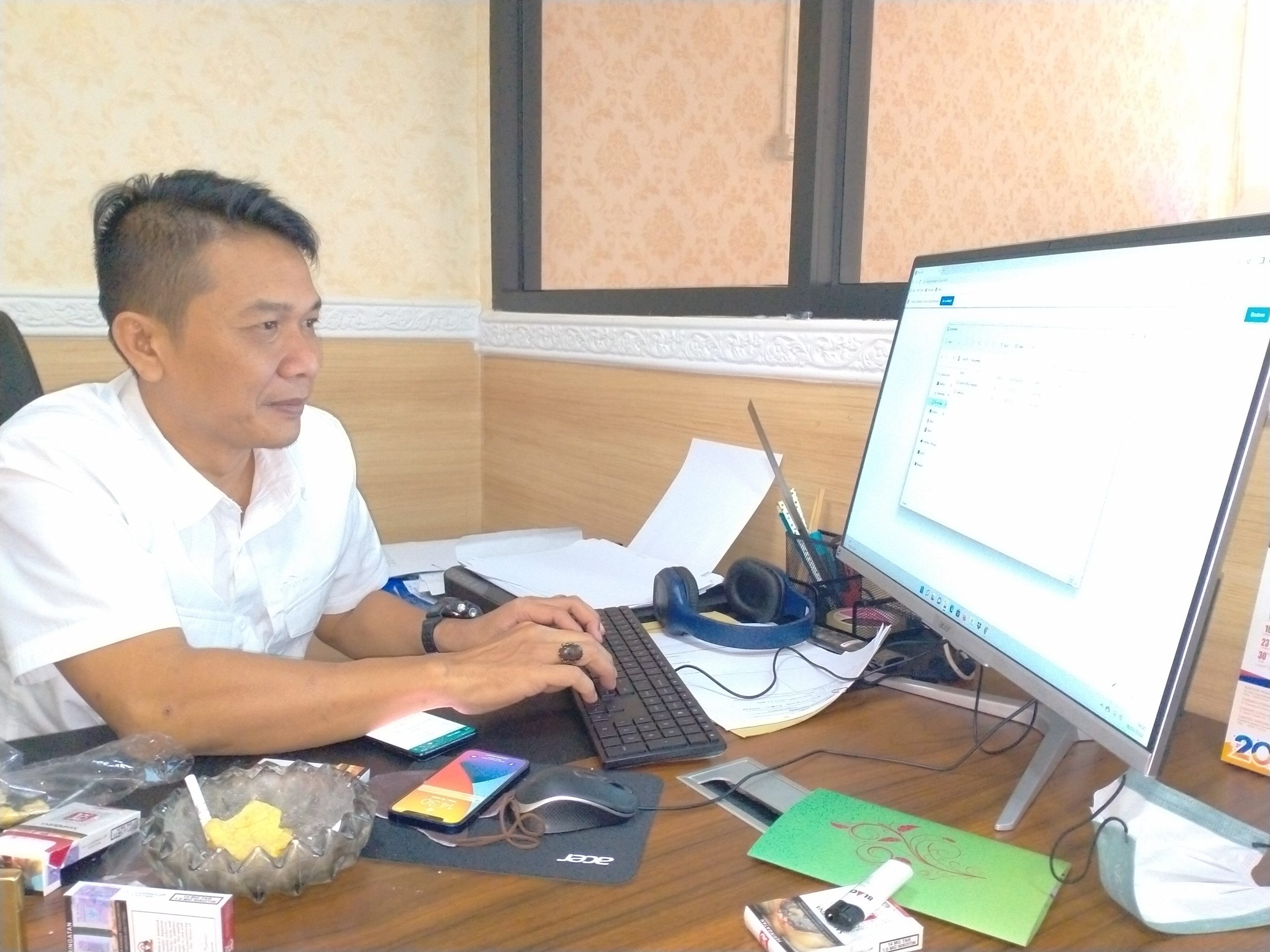 YUGO EROSPRI/PASUNDAN EKSPRES Kabag ULP Pemda Subang Iwan K menjelaskan pembangunan Mal Pujasera yang akan dilakukan seleksi baru.