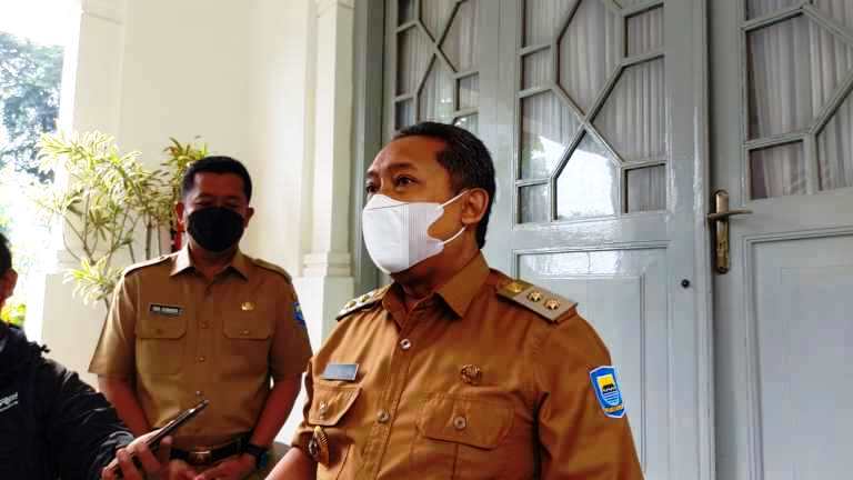 TAK INTERVENSI: Pelaksana tugas (Plt) Wali Kota Bandung Yana Mulyana tak mau intervensi Kemendagri terkait proses pengajuan definitif Wali Kota Bandung. JABAR EKSPRES