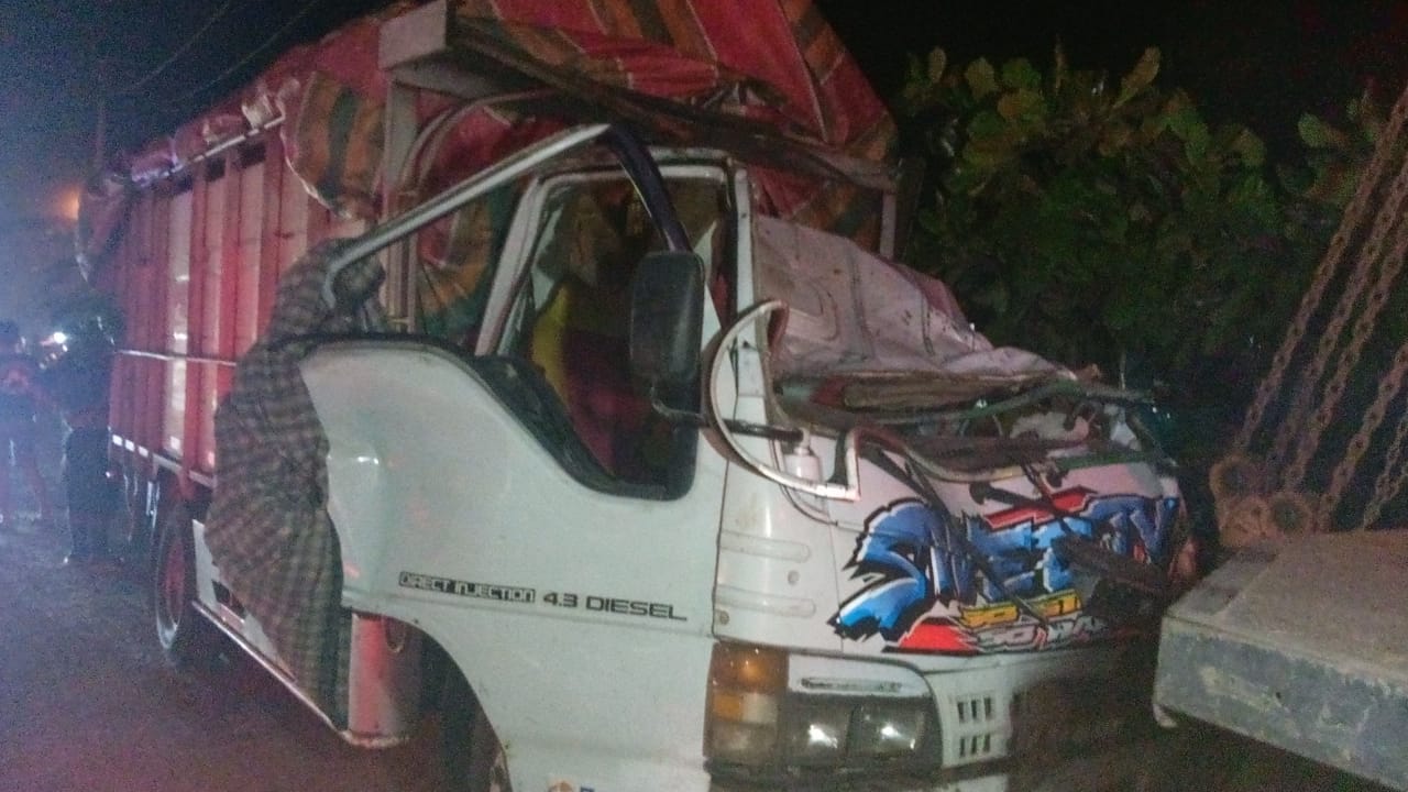 Ngeri!! Bus Tabrak Minibus di Jalur Pantura Subang, Enam Orang Kritis