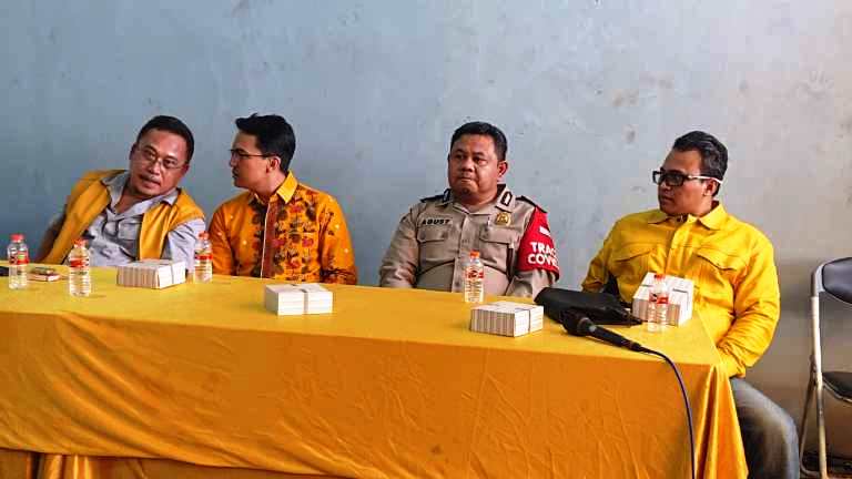 POLITIK: Ketua Harian DPD Golkar Kabupaten Bandung, H. Yanto Setianto, tidak khawatir apabila Sahrul Gunawan akan loncat lagi ke partai yang lain. JABAR EKSPRES
