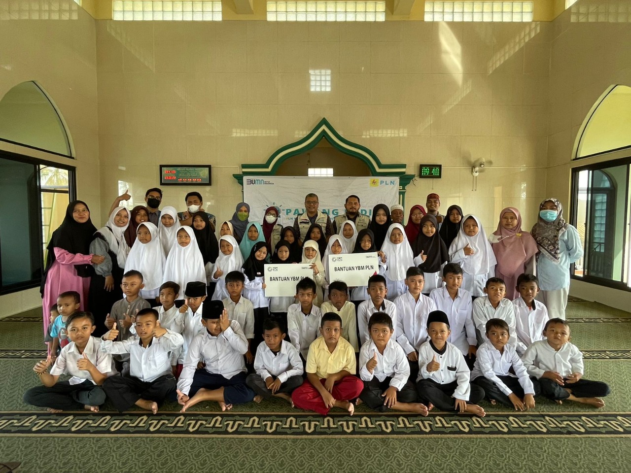 YBM Berbagi, Kegiatan Tebar Alat Sekolah di Madrasah Ibtidaiyyah