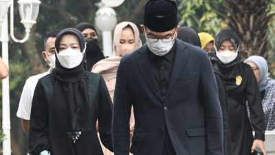 Ridwan Kamil dan Ulama Setempat Ikut Mandikan Eril secara Syariat Islam