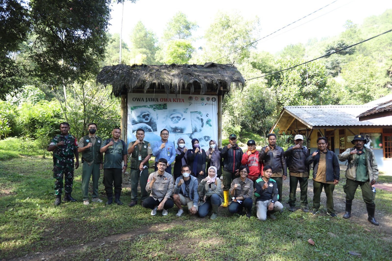 Pertamina EP Subang Field Lepasliarkan 7 Ekor Owa Jawa di Kawasan Hutan Lindung Malabar
