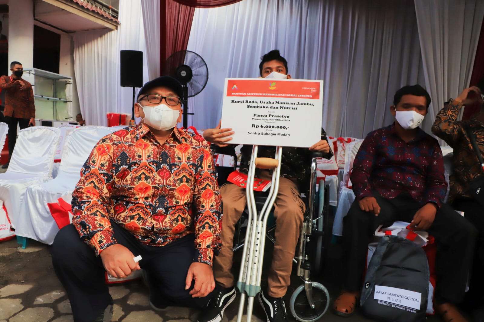 Presiden Joko Widodo Salurkan dan Cek langsung Bantuan Sosial di Pasar Petisah Medan