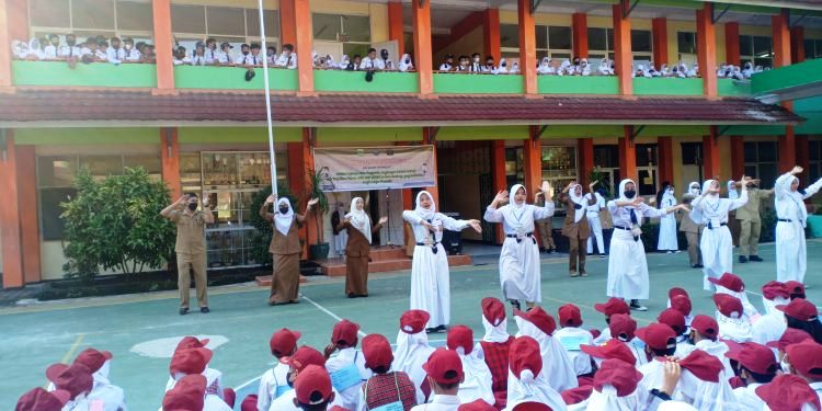 MPLS: Hari pertama kegiatan MPLS di salah satu Sekiolah Menengah Pertama di Bandung. NET