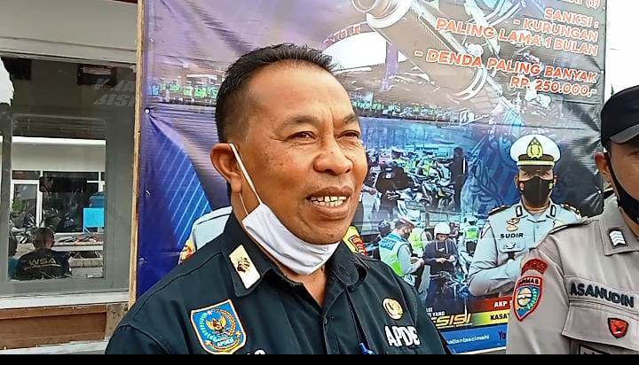 Bekerjasama dengan Polsek Lembang, Pemdes Cibodas Ingatkan Warga Tak Pakai Knalpot Bising (Foto: EKO SETIONO/PASUNDAN EKSPRES)