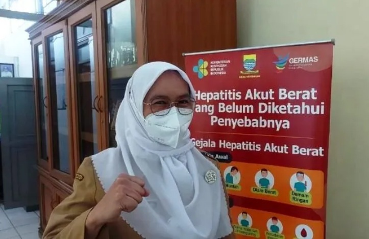 BERI KETERANGAN: Kepala Dinas Kesehatan Kota Bandung Ahyani Raksanagara menjelaskan mengenai angka Covid-19 di Kota Bandng yang naik hingga 300 persen dua pekan terakhir.JABAR EKSPRES