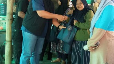 Relawan BISA Bagikan Sembako Gratis Jelang Ramadan