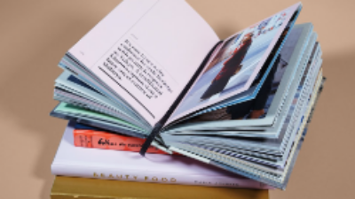 Hindari Buku Bajakan via Unsplash