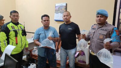 Polsek Jatiluhur berhasil membongkar penjualan minuman keras oplosan bekedok warung jamu dan rumah kontarkan di Desa Bunder, Kecamatan Jatiluhur, Kabupaten Purwakarta, Sabtu (8/4) malam.