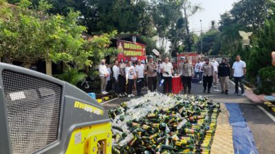 Jelang Lebaran Polres Subang Musnahkan 9.450 Miras