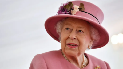 Perhiasan Super Mewah yang Dikenakan oleh Ratu Elizabeth II, Kamu Pasti Terkejut!