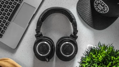 Penggemar Musik dan Ketenangan Harus Tahu Tentang Jenis-Jenis Headset