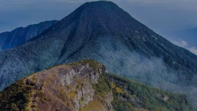 5 Gunung Tertinggi di Jawa Barat 2023
