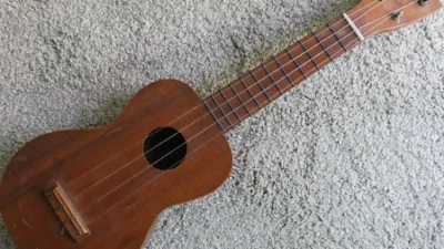Mengenal Ukulele, Si Mini yang Nggak Kalah Kece dari Gitar. Sumber Foto via Reverb