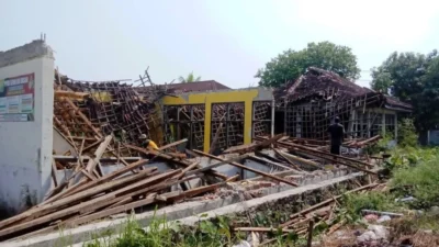 Tiga Tahun Tidak Difungsikan, Gedung SDN Jayakerta 1 Ambruk