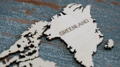 Tentukan Jawabanmu! Mana yang Lebih Hijau antara Greenland dan Iceland?