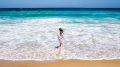 Jangan Salah Persepsi Lagi: Perbedaan Pantai dan Laut