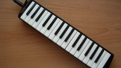 Alat Musik Pianika, Mirip Seperti Piano dan Keyboard (Image From: Wikipedia)