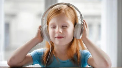 Dengarkan Musik Lullaby untuk Tidur Sang Anak Lebih Nyenyak