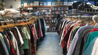 Thrifting Baju, Cara Hemat dalam Berfashion Masa Kini. Sumber Gambar via The Hoya