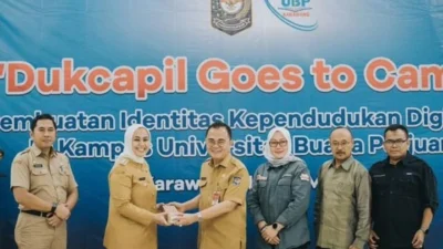 Dukcapil Jawa Barat Bersama UBP Karawang Gelar Pembuatan IKD