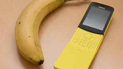 HandPhone Nokia 8110 4G Ponsel Klasik dengan Sentuhan Modern