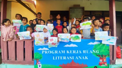 Mahasiswa KKN UBP Bentuk Ruang Literasi di Desa Telukbuyung