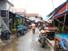 Jualan Tak Laku, Pedagang Dengklok Kembali ke Lahan Pasar Lama
