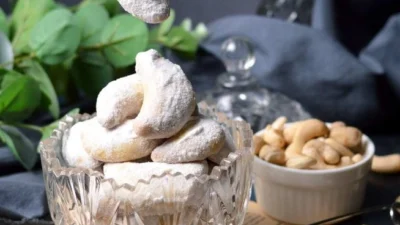Catat ini: Cara Membuat Kue Putri Salju yang Enak dan Bikin Kebayang Terus! Sumber Gambar via Taste of Nusa