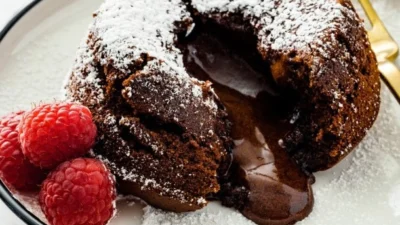 Nomor 1! Resep Brownies Lava Cake Lumer Anti-Gagal, EZ! Sumber Gambar via A Couple Cooks
