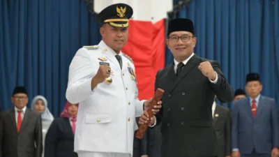 Ridwan Kamil Lantik Tri Adhianto sebagai Wali Kota Definitif Bekasi