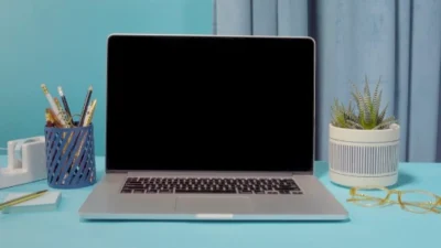 5 Cara Mengatasi Layar Laptop yang Bergerak Sendiri: Jangan Panik, Gengs! Sumber Gambar via Good Housekeeping