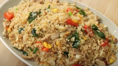 Resep Nasi Goreng Telur Asin, Hidangan Pas untuk Makan Siang di Rumah (image from screenshot youtube devina hermawan)