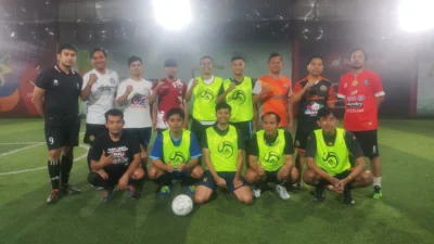 Latihan Fisik Jelang Tahapan Pemilu yang Padat, Forum Silaturahmi Penyelenggara Pemilu Subang Tanding Futsal Lawan Pasundan Ekspres FC