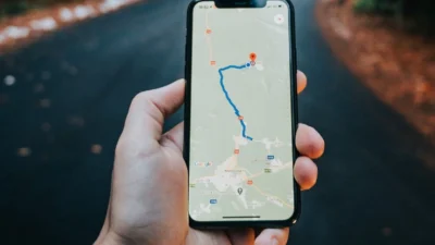 Cara melacak ponsel hilang dengan email dan google maps
