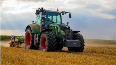 Daftar harga Traktor Sawah, via Pexels-Jannis Knorr