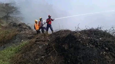 Satu Bulan Berlalu Kebakaran di Eks TPA Panembong Subang Belum Padam