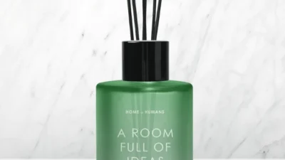 6 Merek Reed Diffuser Tahan Lama, Apa itu Bau Apek di Ruangan? (Sumber Gambar: HMNS Perfume)