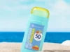 5 Rekomendasi Sunscreen Stick Merek Lokal Buat yang Mager Re-apply! (Sumber Gambar: Somethinc)