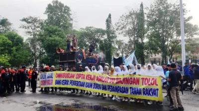 Buruh Subang Tuntut Upah Minimum Kabupaten Naik 20 Persen