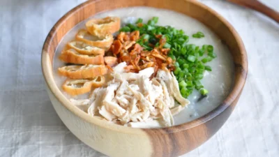 Icip-icip Bubur Ayam Sederhana Homemade yang Rasanya Gak Kalah dari Buatan Kang Bubur Pagi Hari (Image From: Eat What Tonight)