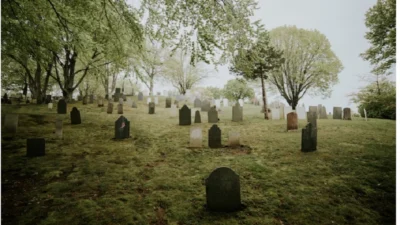 Tata cara ziarah kubur ke makam orang tua-via Unsplash-Ronni Kurtz