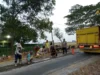 Polri dan Pemerintah Kecamatan Pabuaran Kolaborasi Perbaiki Jalan demi Keselamatan